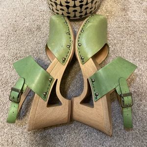 Dansko 37 Thea Sandal Apple Green